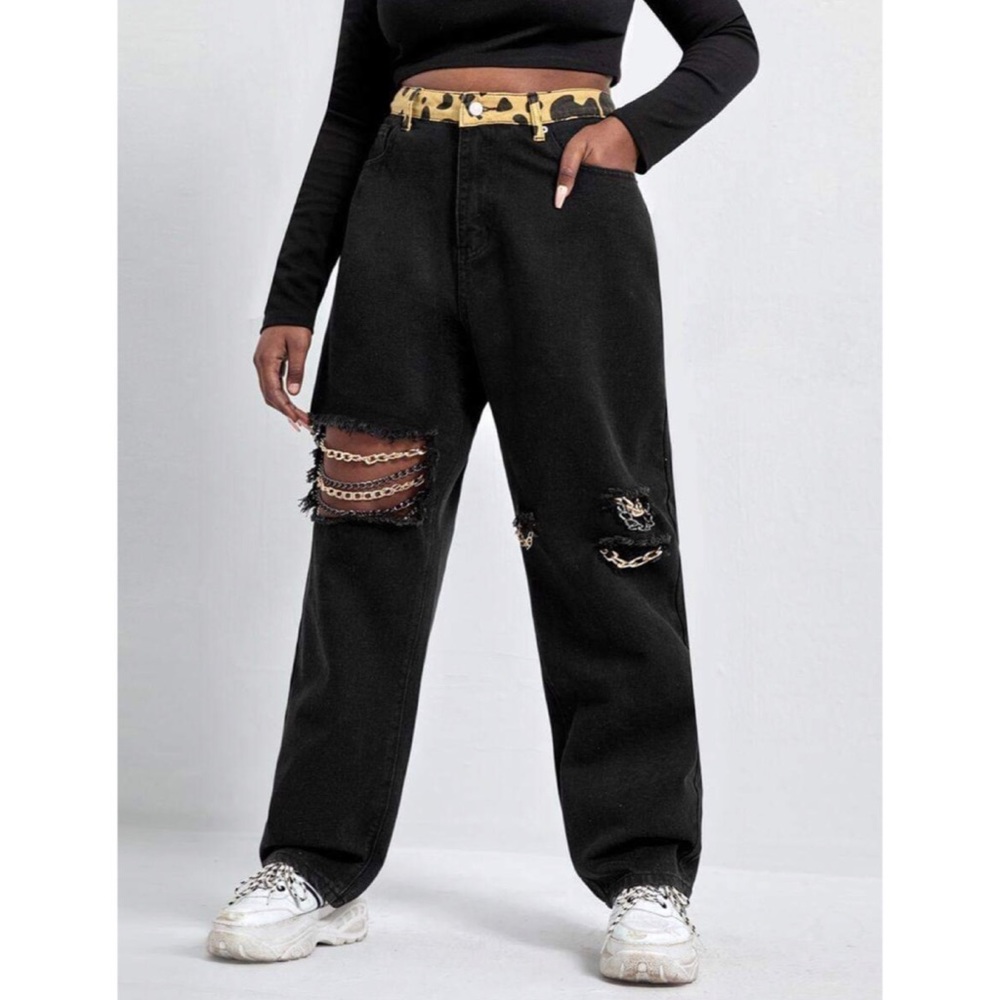 Distressed chain detail jeans